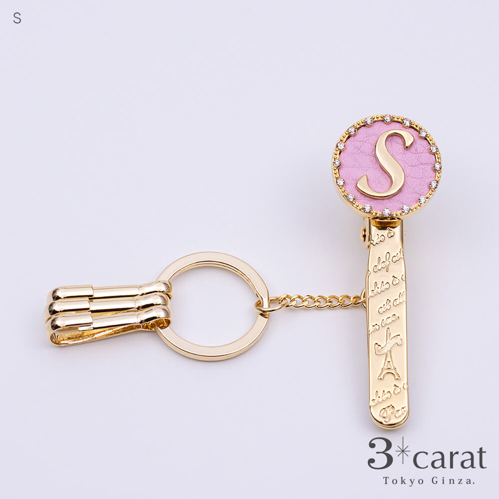 バッグキークリップ イニシャル ピンク – 3carat（スリーカラット